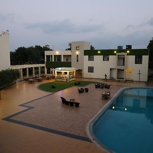 Neel'S City Resort